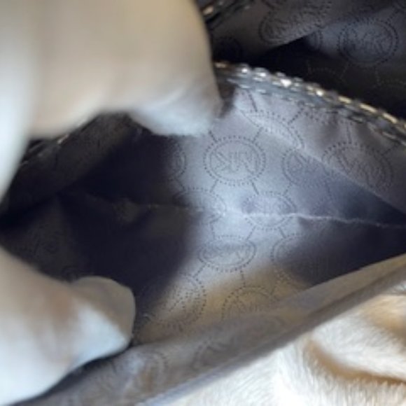 MICHAEL KORS NWOT SILVER METALLIC CLUTCH - Picture 8 of 9